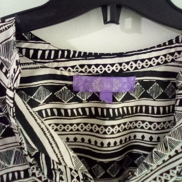 Jolie Tunic - Picture 3 of 3